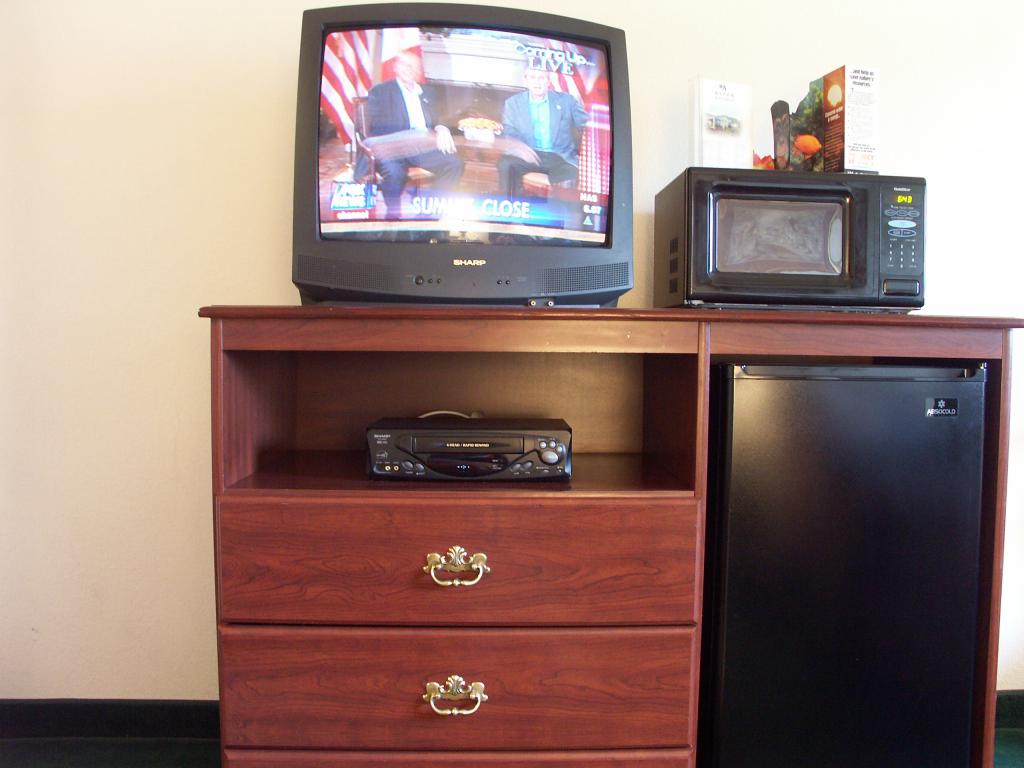 The VCR, refrigerator, and TV in the Valdez Aspen.