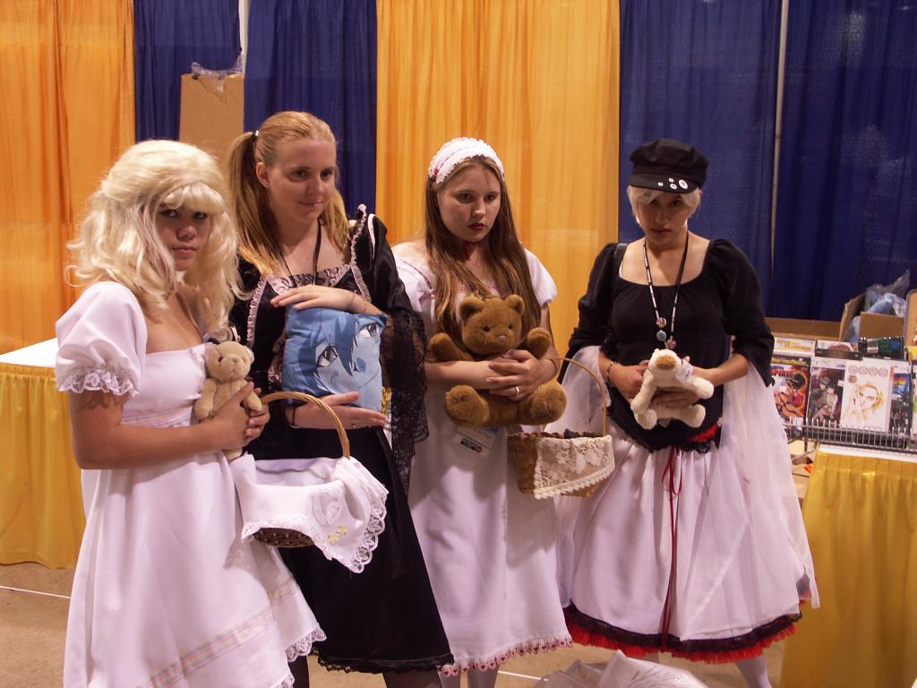 More cosplayers